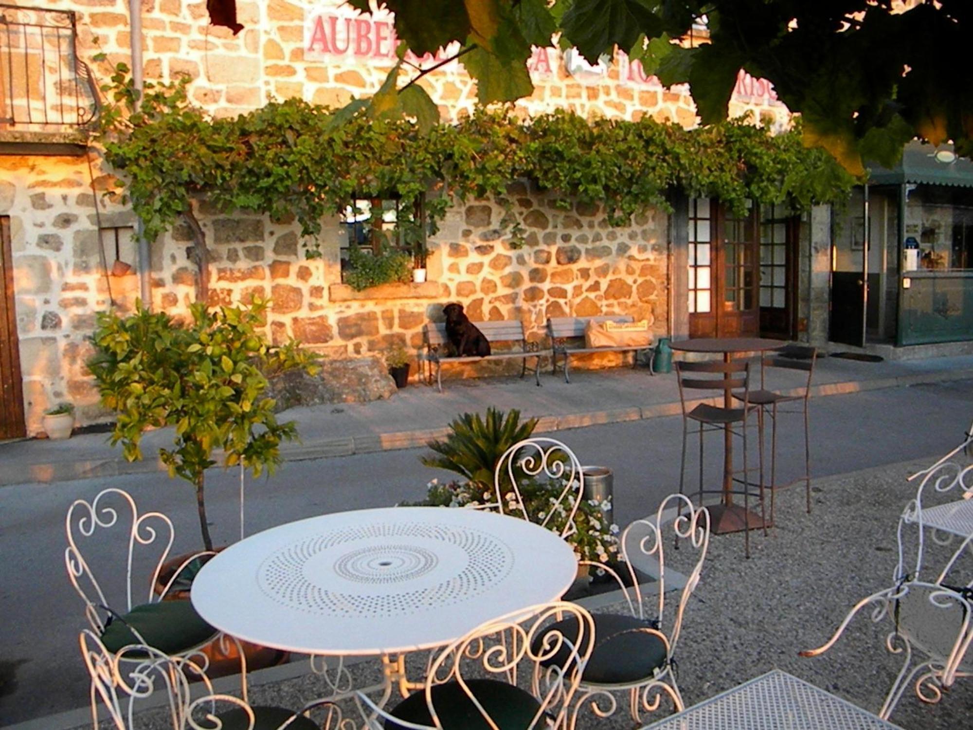 Auberge De La Tour De Brison Sanilhac  Экстерьер фото